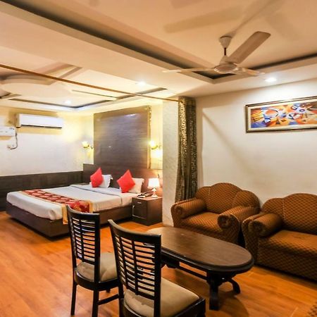 Hotel Monarch Inn Lucknow Bagian luar foto
