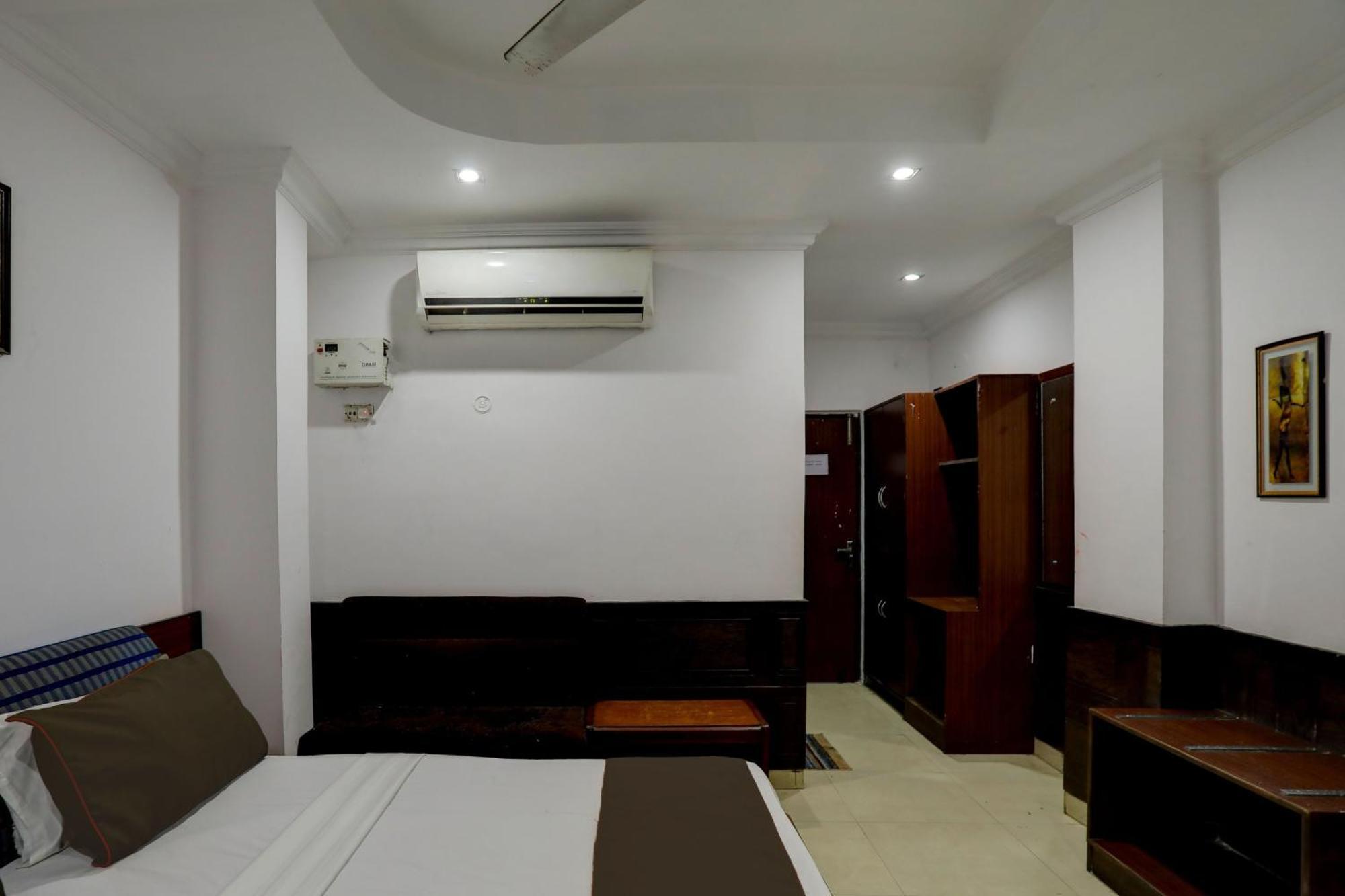 Hotel Monarch Inn Lucknow Bagian luar foto