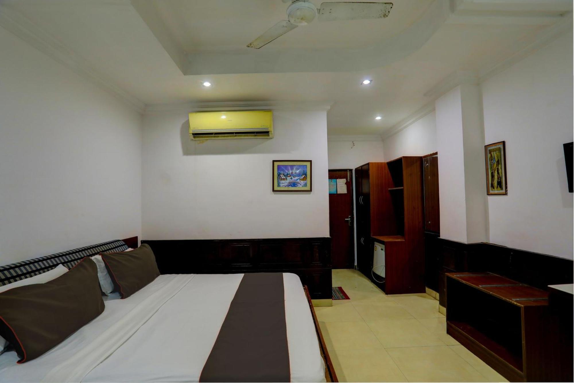 Hotel Monarch Inn Lucknow Bagian luar foto