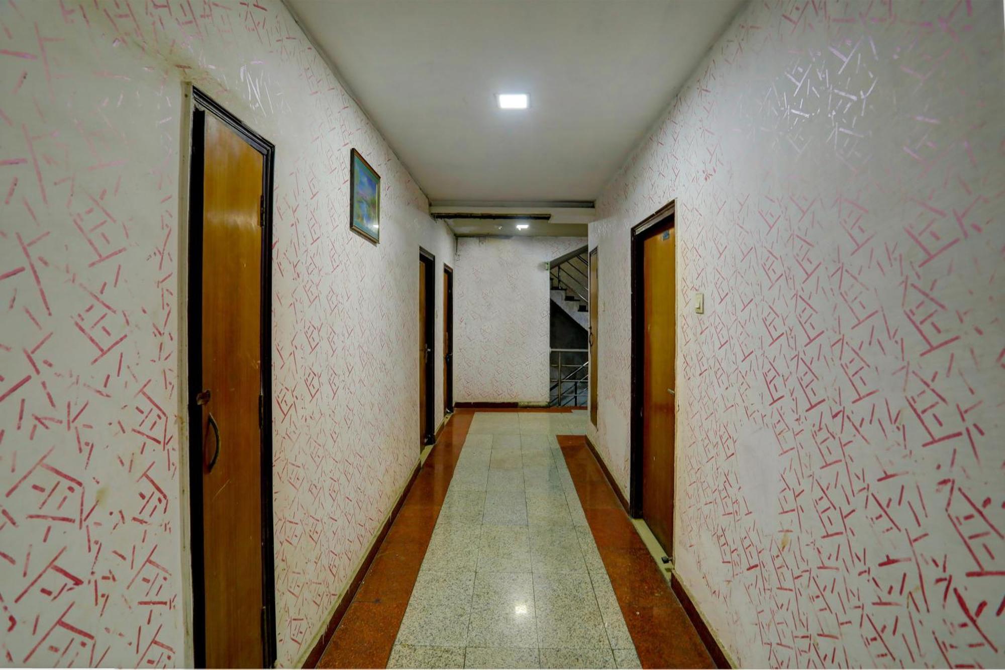 Hotel Monarch Inn Lucknow Bagian luar foto