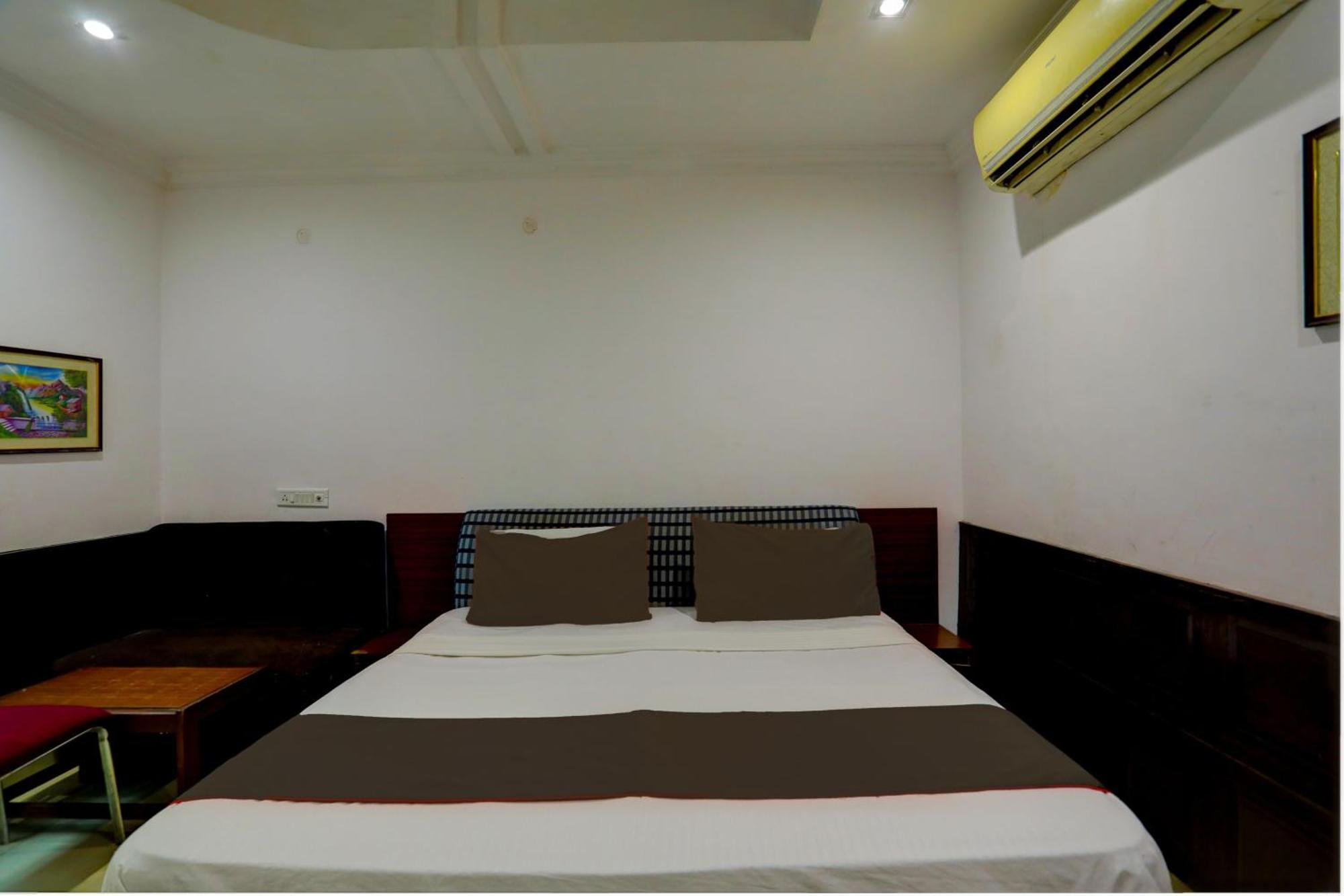 Hotel Monarch Inn Lucknow Bagian luar foto