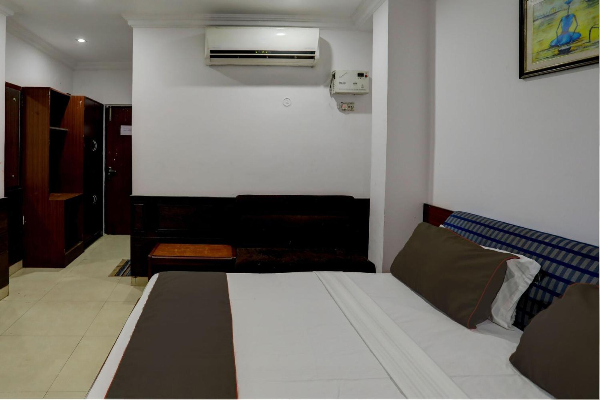 Hotel Monarch Inn Lucknow Bagian luar foto