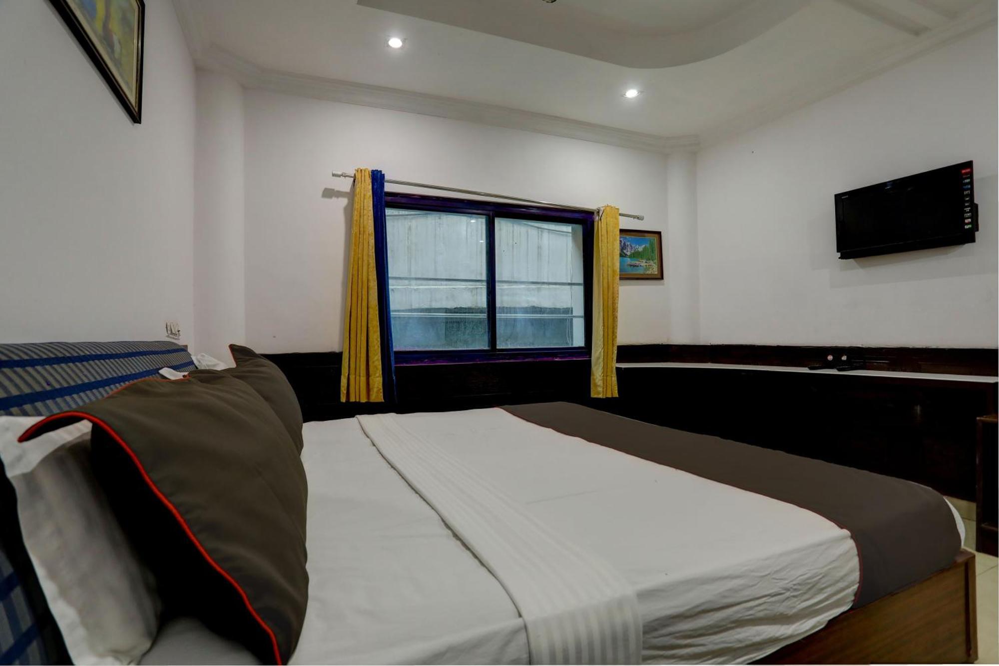 Hotel Monarch Inn Lucknow Bagian luar foto