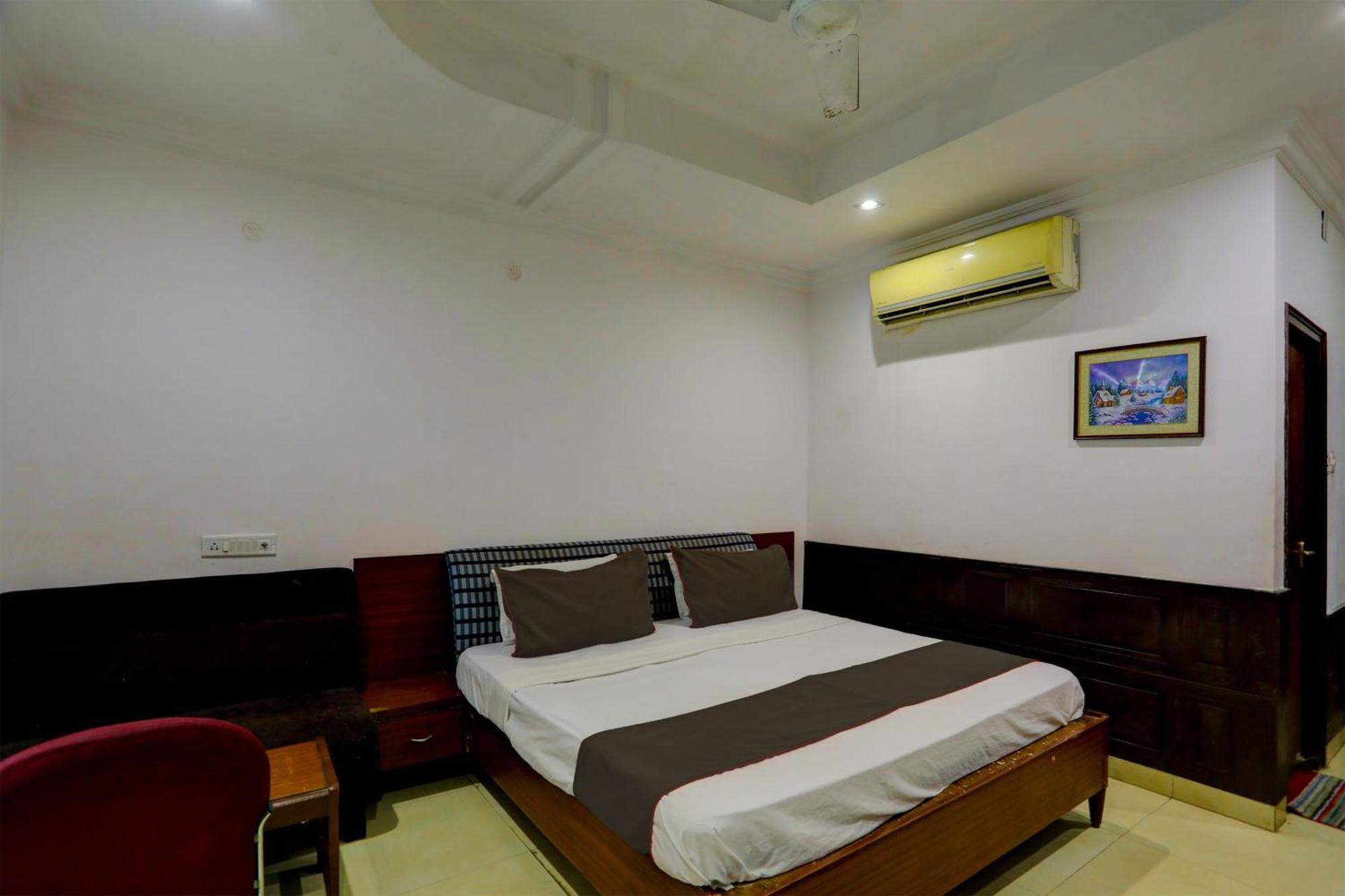 Hotel Monarch Inn Lucknow Bagian luar foto