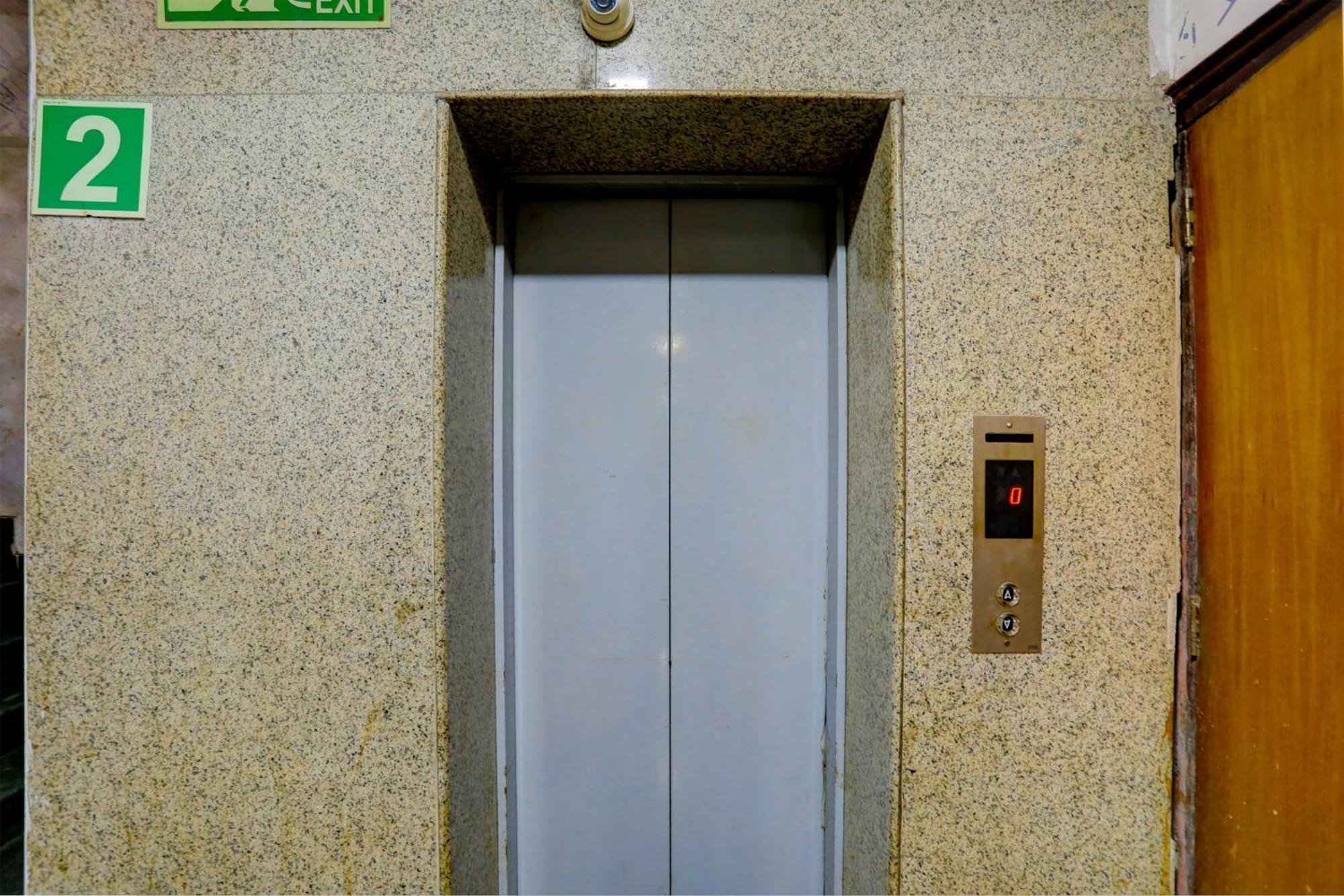 Hotel Monarch Inn Lucknow Bagian luar foto