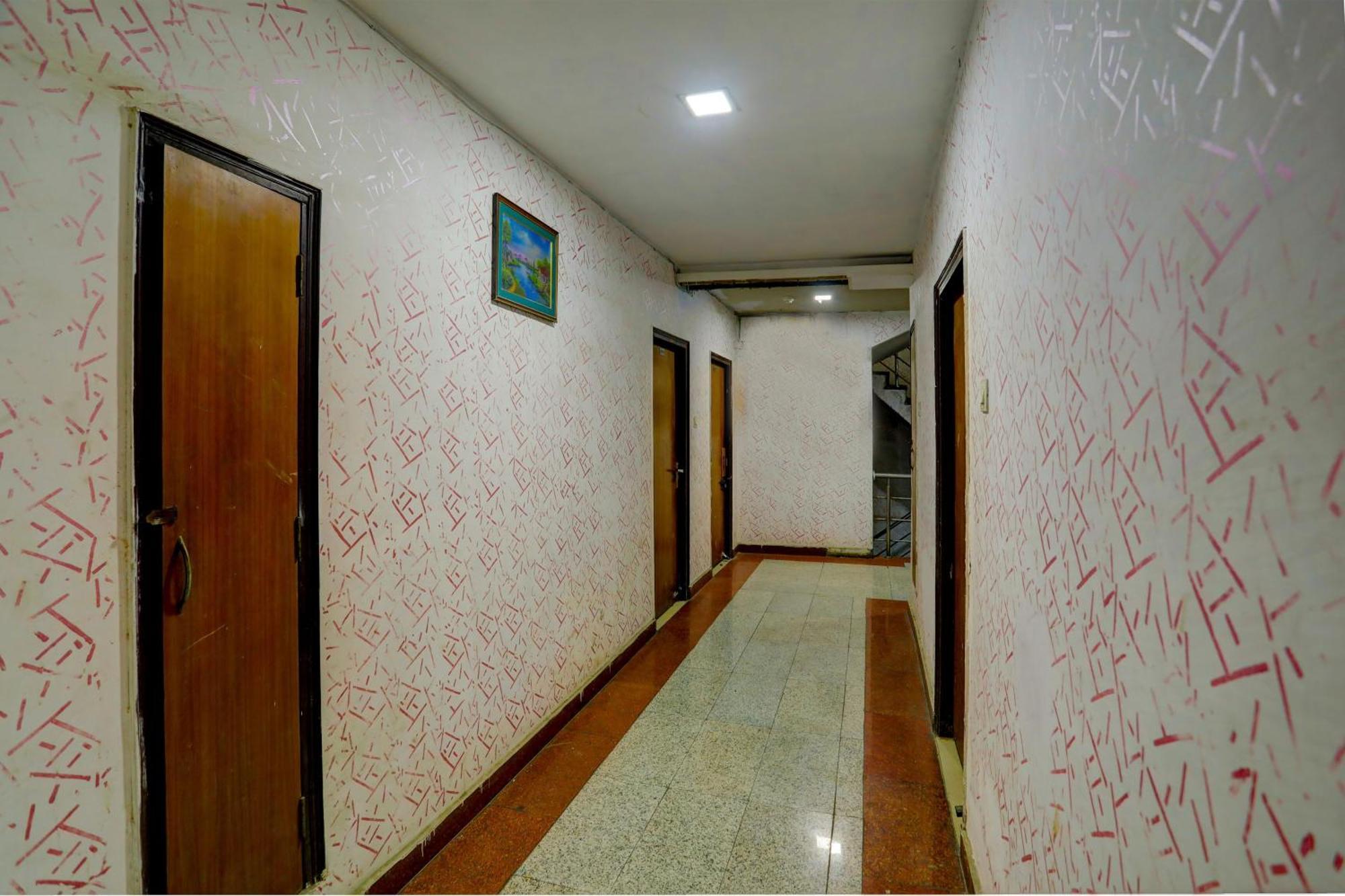 Hotel Monarch Inn Lucknow Bagian luar foto