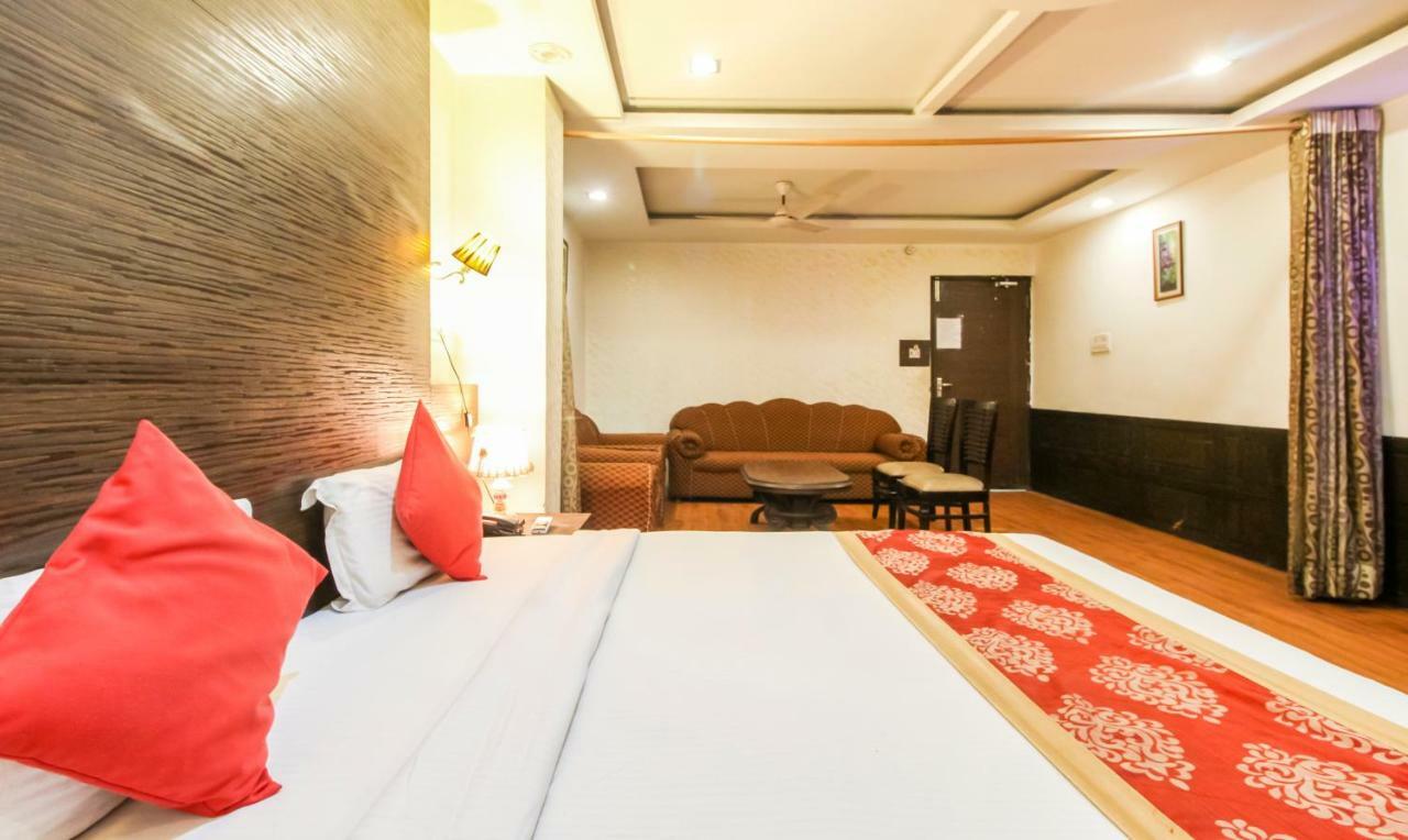 Hotel Monarch Inn Lucknow Bagian luar foto