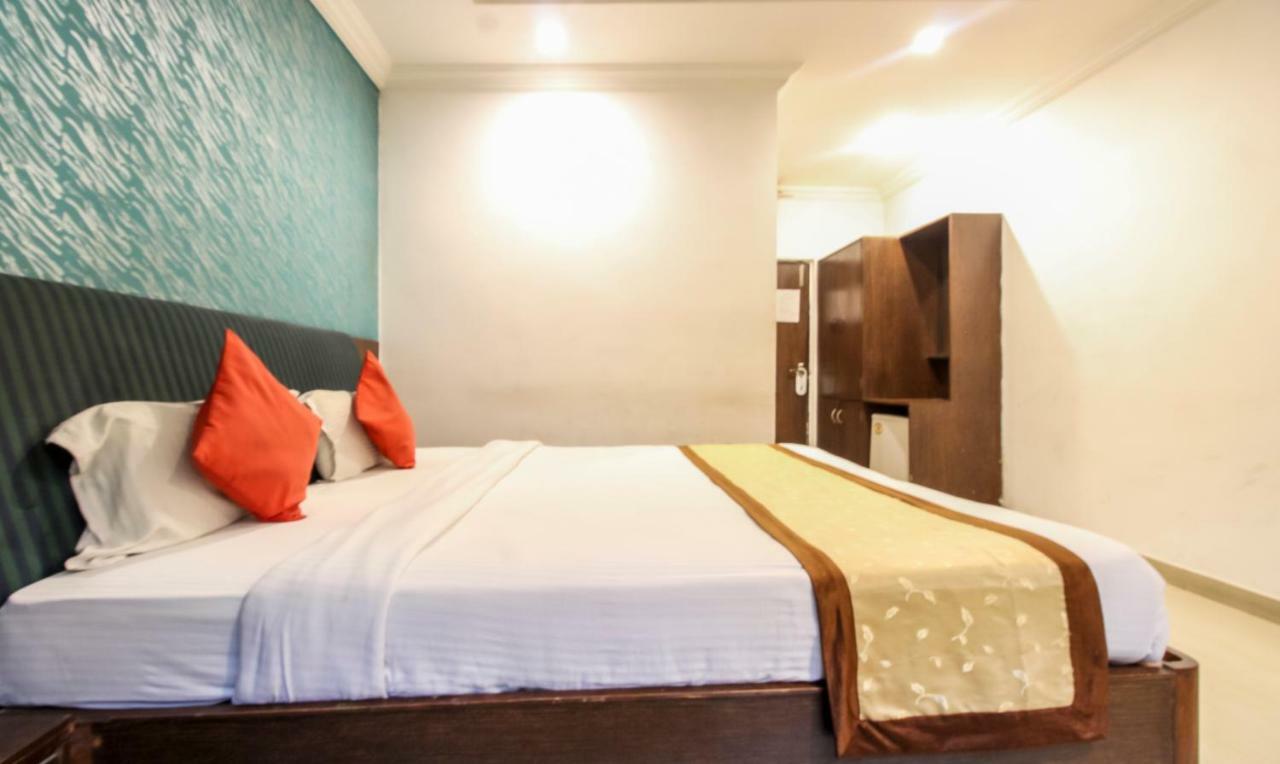 Hotel Monarch Inn Lucknow Bagian luar foto