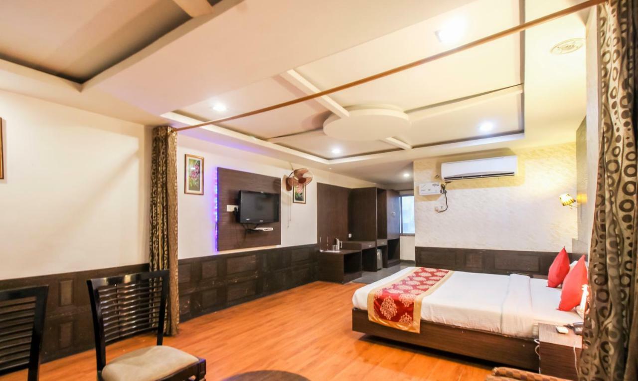 Hotel Monarch Inn Lucknow Bagian luar foto
