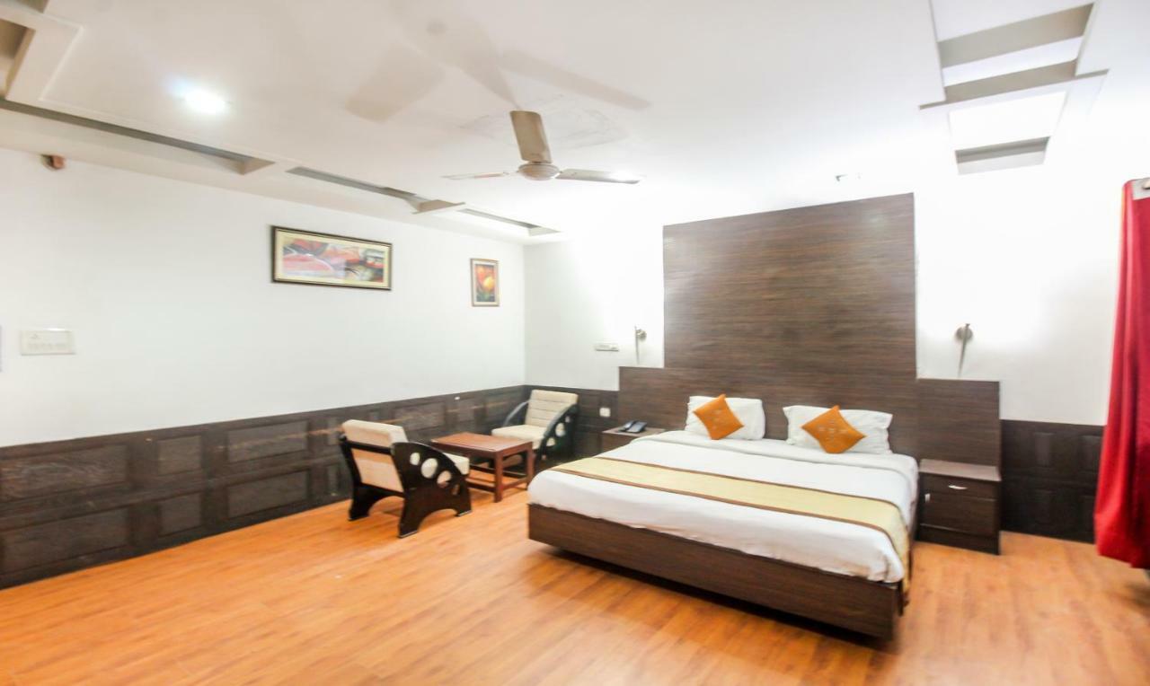 Hotel Monarch Inn Lucknow Bagian luar foto