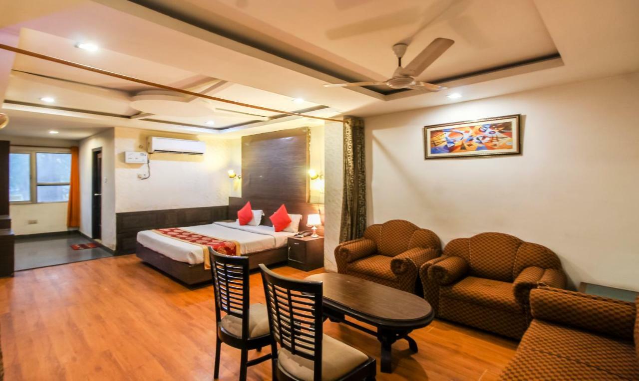 Hotel Monarch Inn Lucknow Bagian luar foto